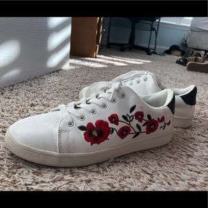 White Sneakers with Floral Embroidering